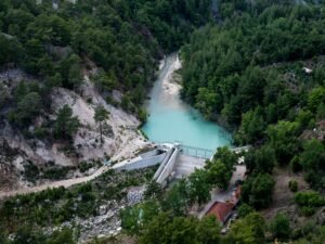 Birhan Erkutlu y Tuğba Günal.