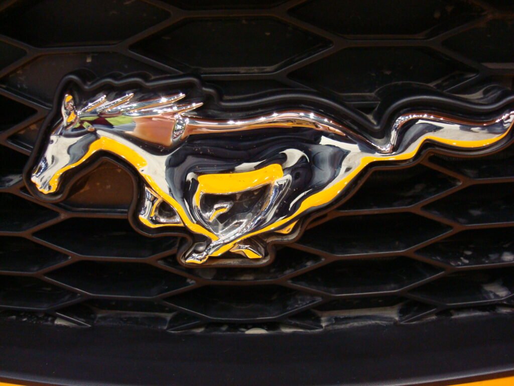 Mustang 10 millones.