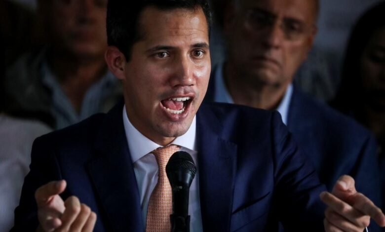 Maduro y Guaidó.