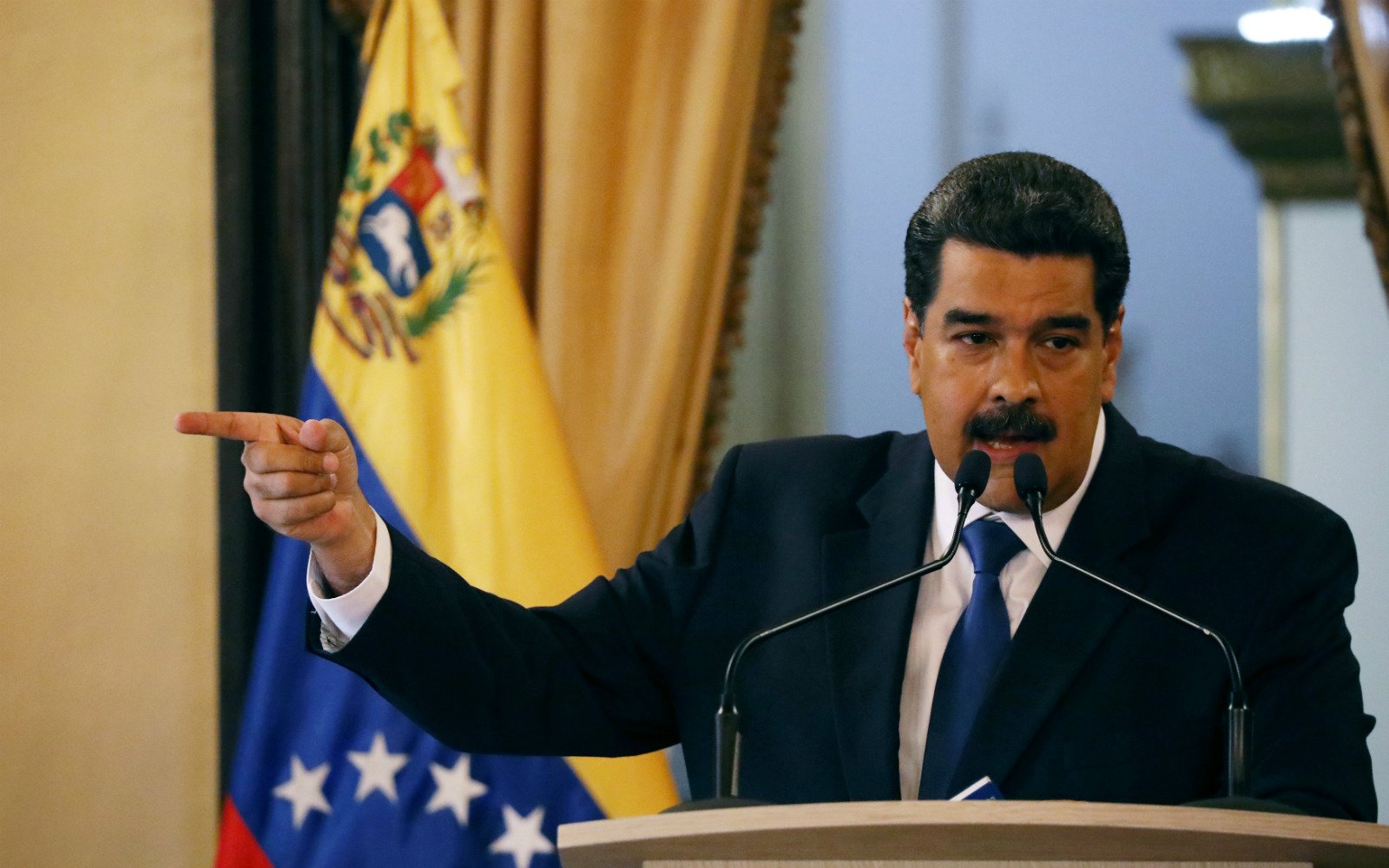 Nicolás Maduro Abandona.