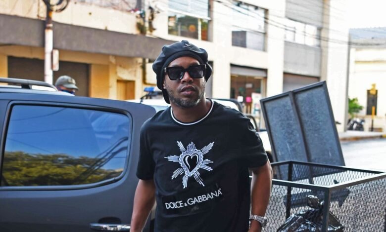 Ronaldinho arrestado.