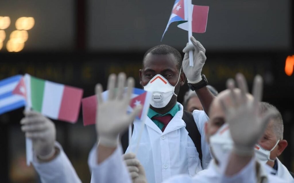 Médicos Cubanos.
