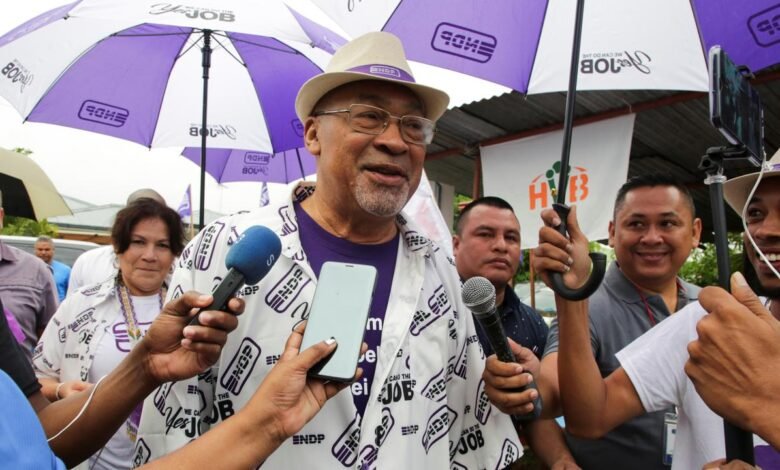 Desi Bouterse es reemplazado.