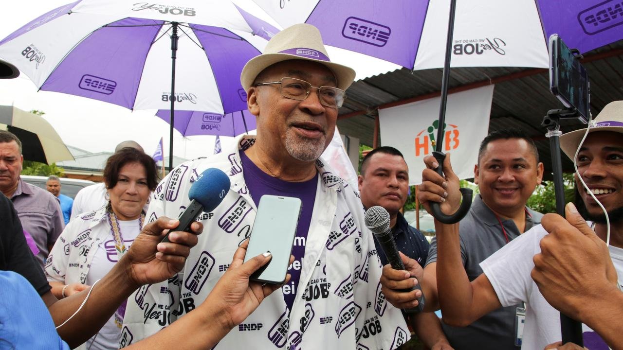 Desi Bouterse es reemplazado.