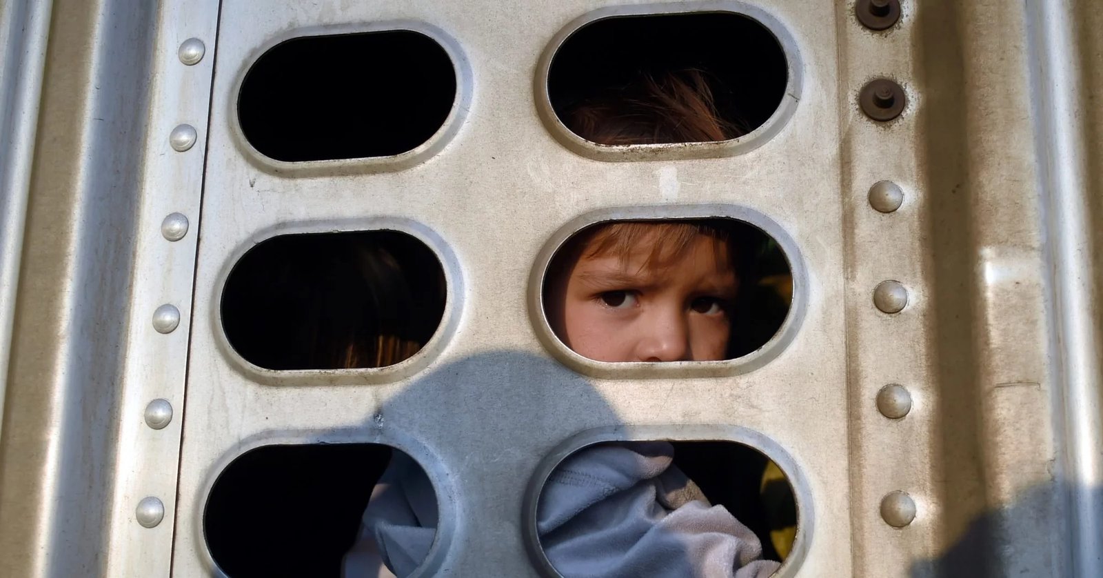 545 niños perdidos.