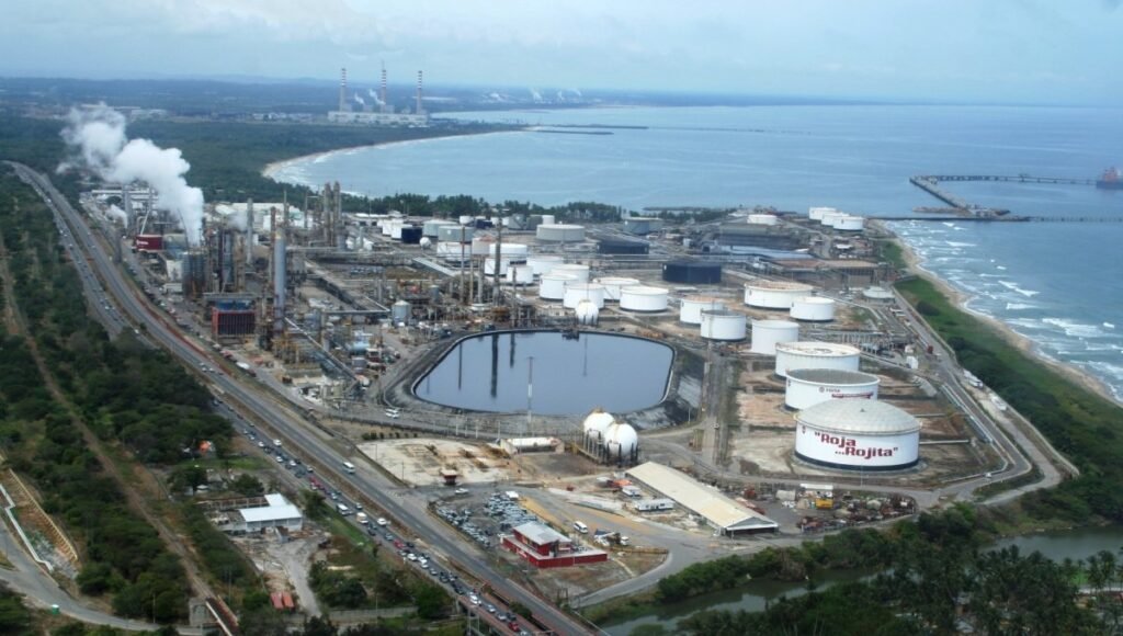 Arrancan Refinerías.