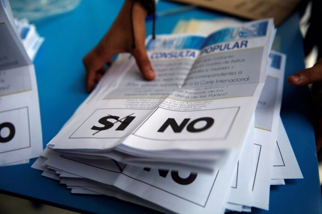 Elecciones y Referéndum en Belice.