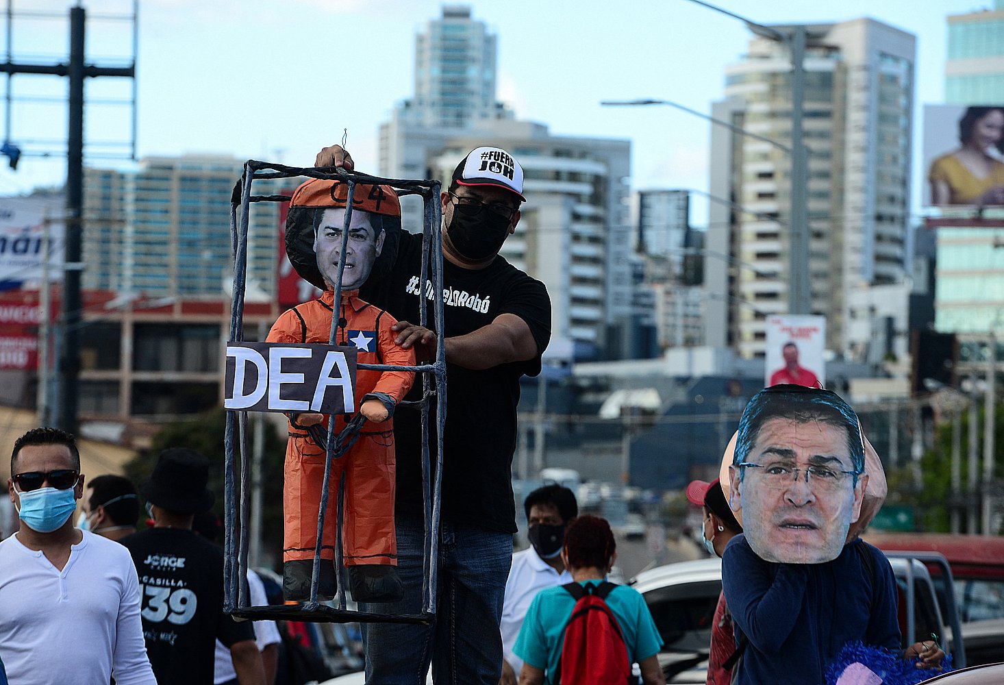 Soborno a Hernandez.