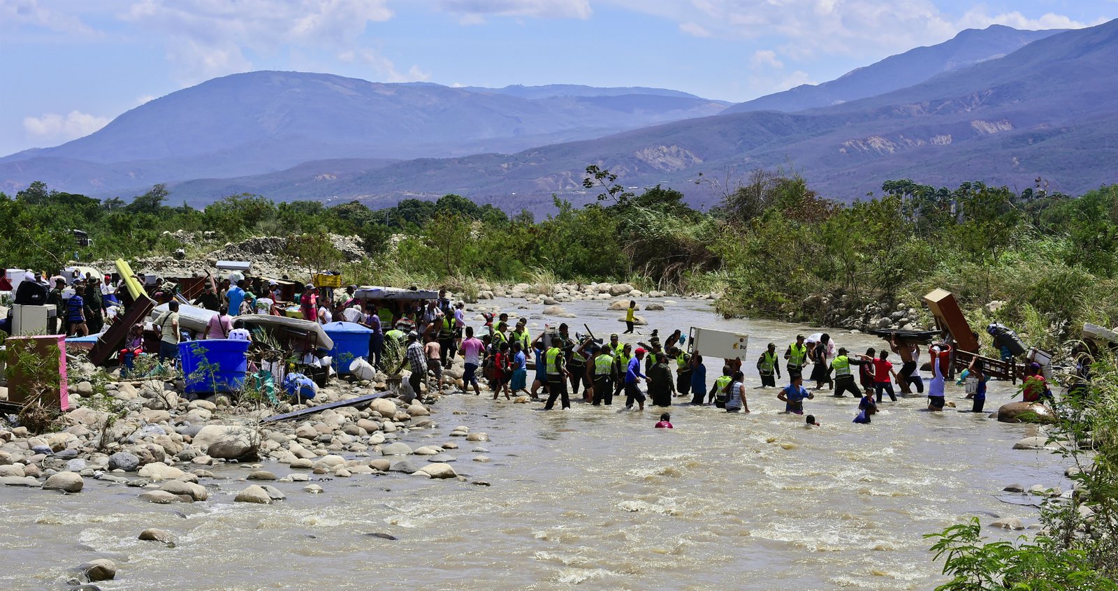 Huyen de Venezuela y Colombia.