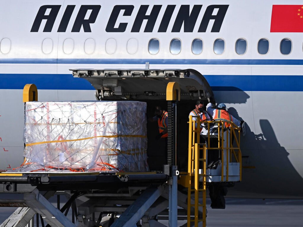 Bukele Recibió vacunas de China.