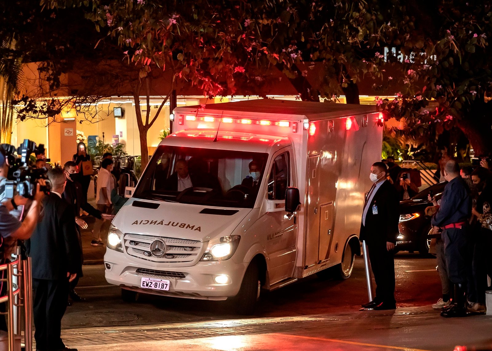 Bolsonaro hospitalizado.