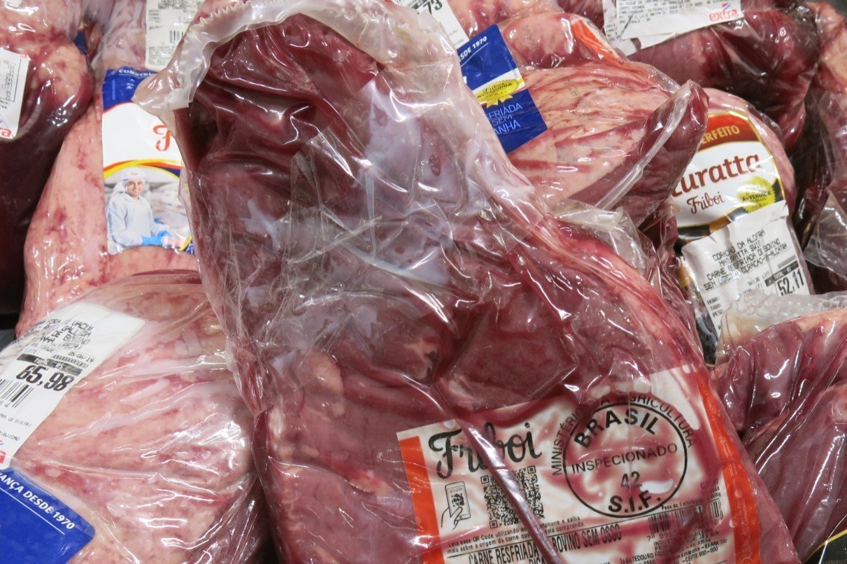 El ministerio de salud brasileño informó que no hay riesgo para la salud humana o animal después de detectar dos casos de la enfermedad de las vacas locas en Brasil.