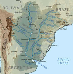 El río Paraná, una de las principales vías fluviales comerciales de América del Sur, ha alcanzado su nivel más bajo en casi 80 años debido a una prolongada sequía en Brasil.