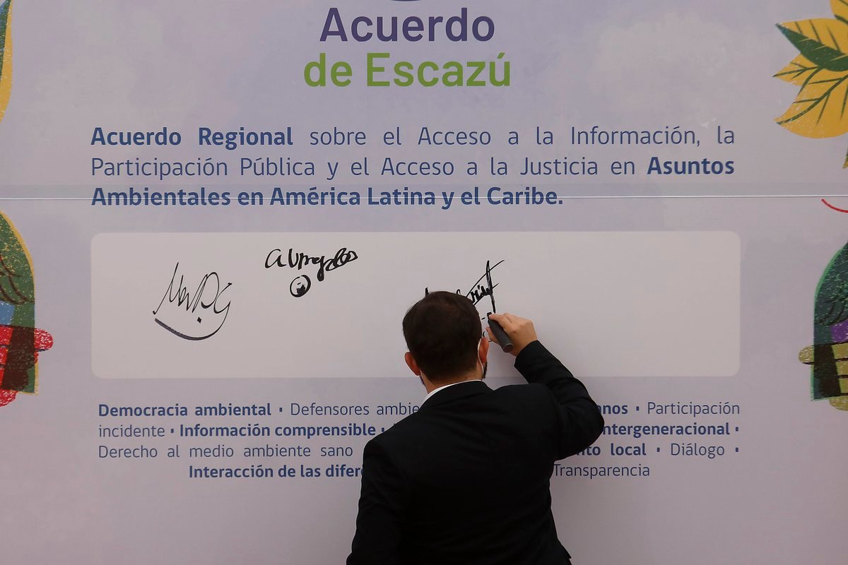 Boric firma el Acuerdo de Escazú.