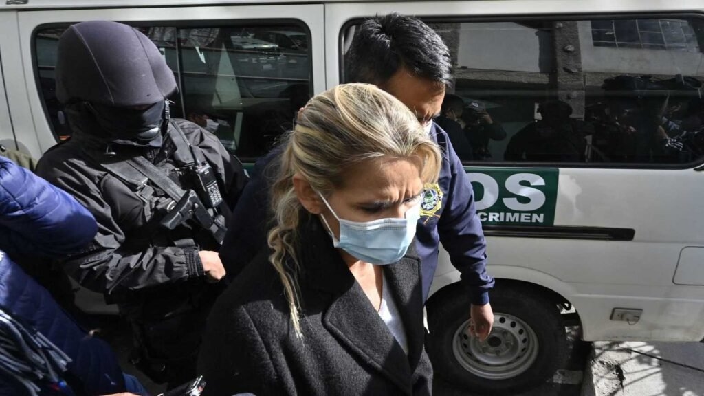 10 años para Jeanine Áñez.