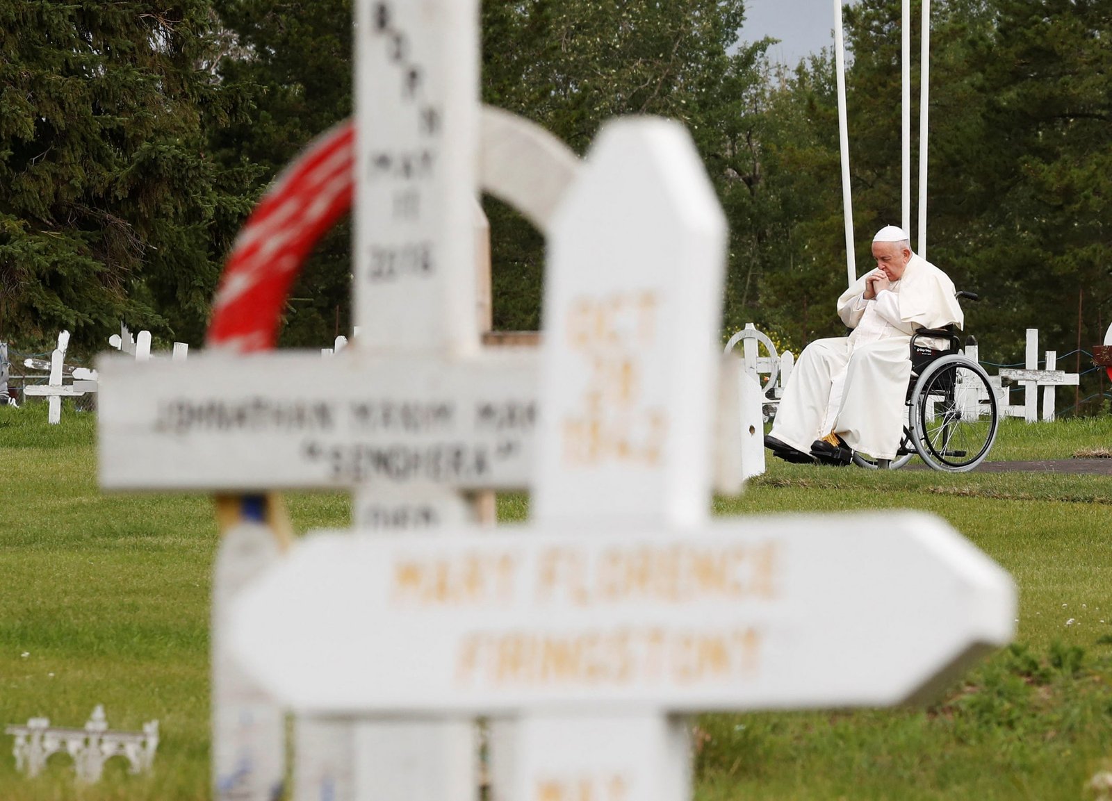 Francisco se disculpa en Canadá.