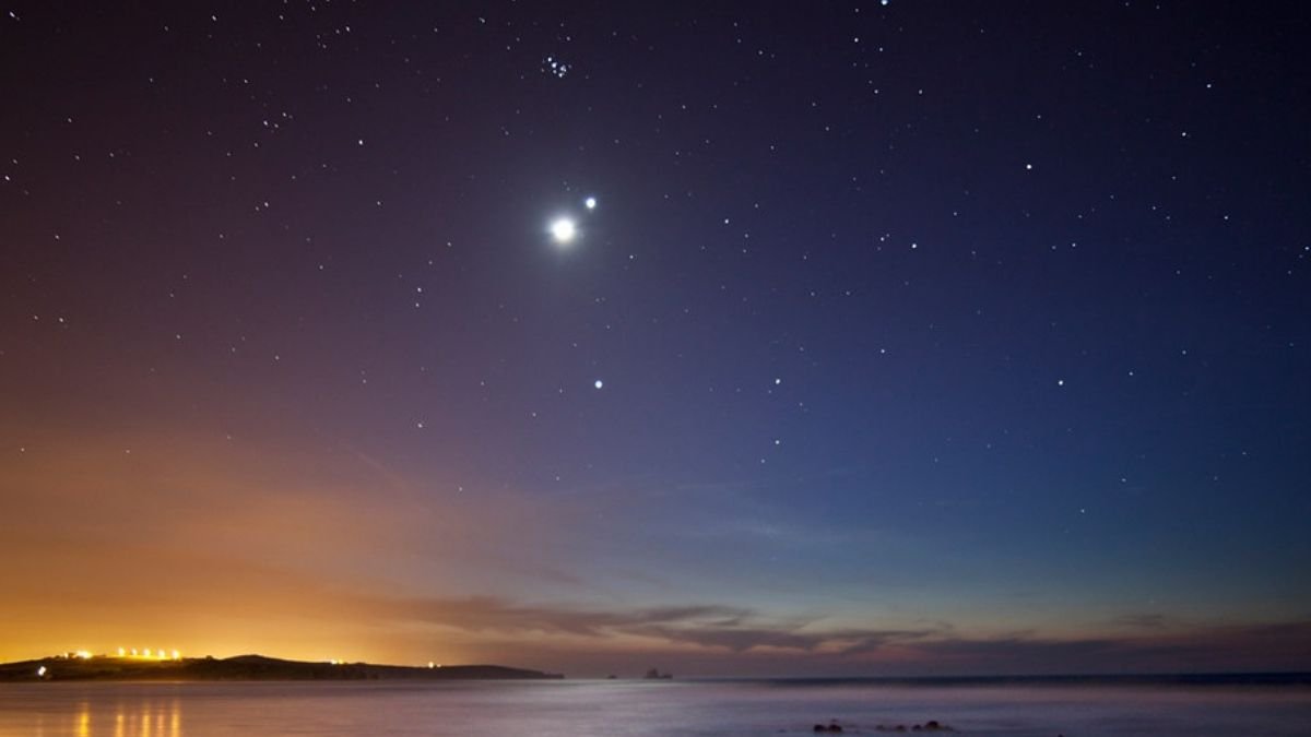 Júpiter en el horizonte.