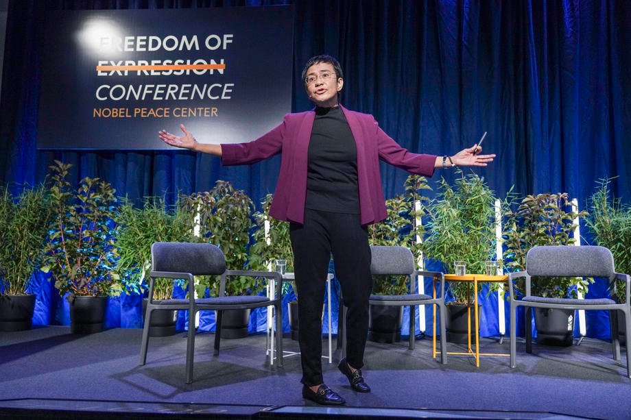 Dmitry Muratov en conferencia de libertad de expresión.