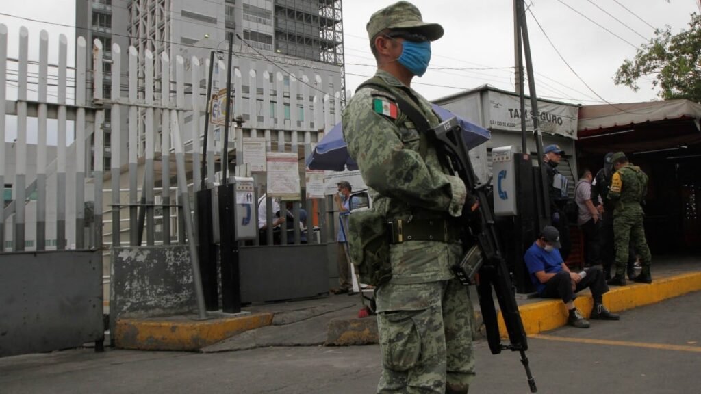 Más militares en las calles.