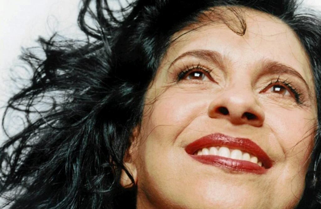 Se va Gal Costa.