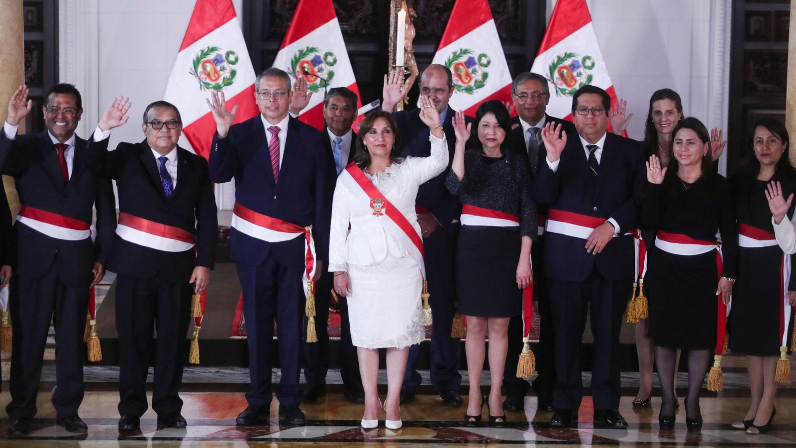 Dina Boluarte presidenta del Perú.