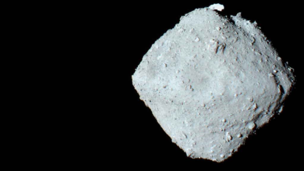Asteroide Ryugu viene de lejos.