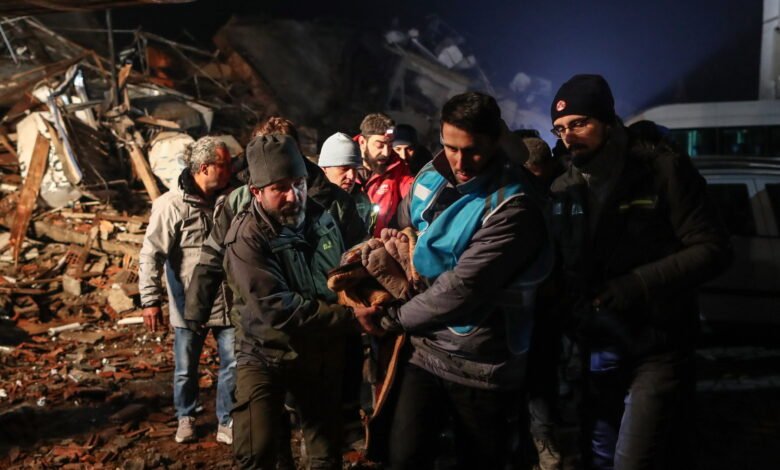 Aumentan los fallecidos por el temblor en Turquía y Siria.