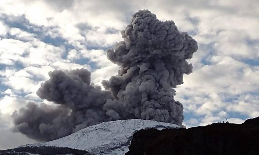 Volcán Nevado del Ruiz en alerta.