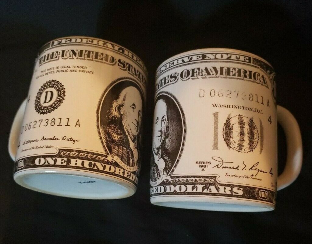 100 dólares la taza.