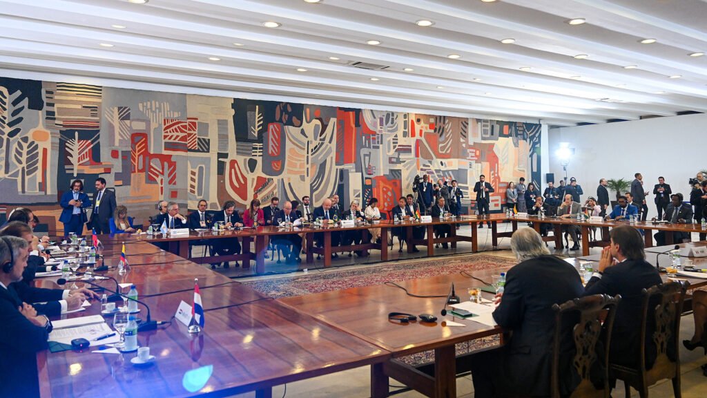 Cumbre sudamericana en Brasil.