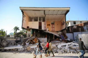 Inundaciones y un sismo en Haití.