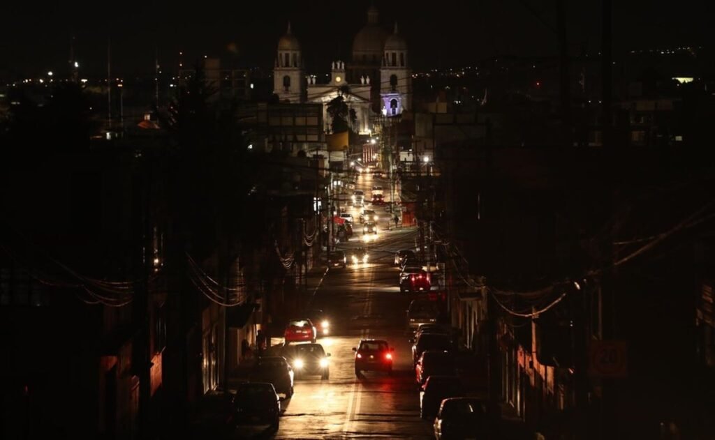 Apagones + Calor, mal para México.