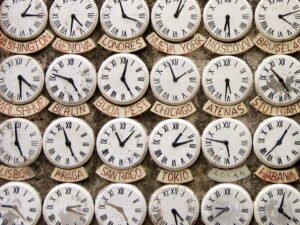 Los relojes en conflicto.