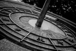 Los relojes en conflicto.