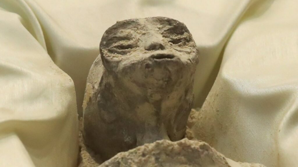 Un extraterrestre y un alien