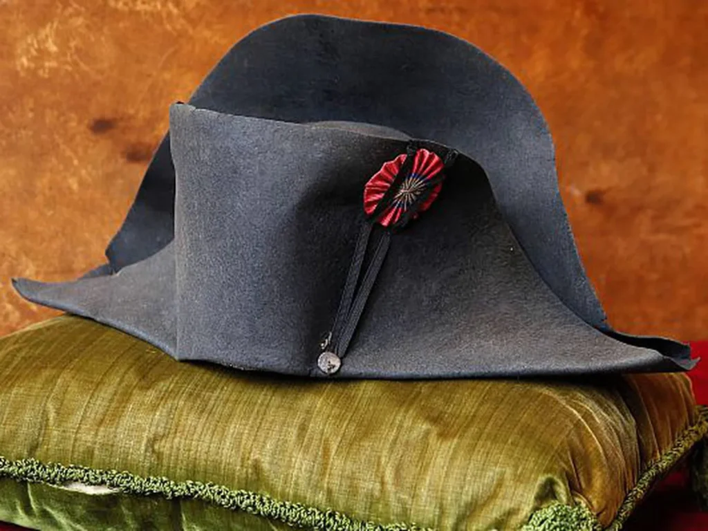 Más de 2 mil millones por sombrero de Napoleón Bonaparte.