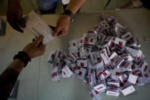 Ni constitución de izquierda, ni constitución de la derecha.