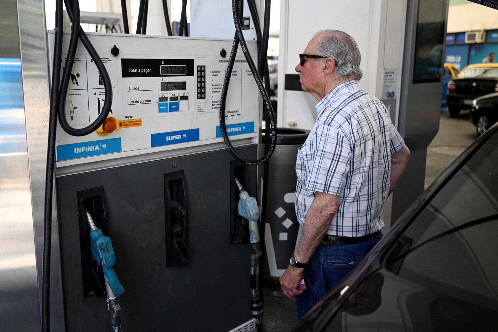 Se trata de un factor que afecta a diversos sectores de la economía y la sociedad, como el transporte, la industria, el comercio, la agricultura y el consumo. También es un factor que influye en el clima político y social, que se ha polarizado y radicalizado en los últimos tiempos.