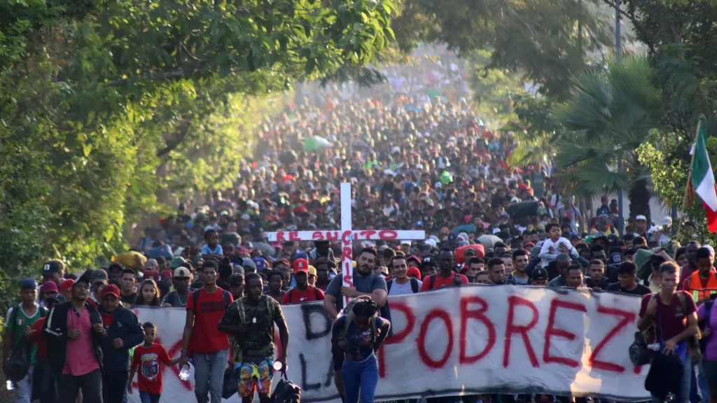 6 mil migrantes en caravana.