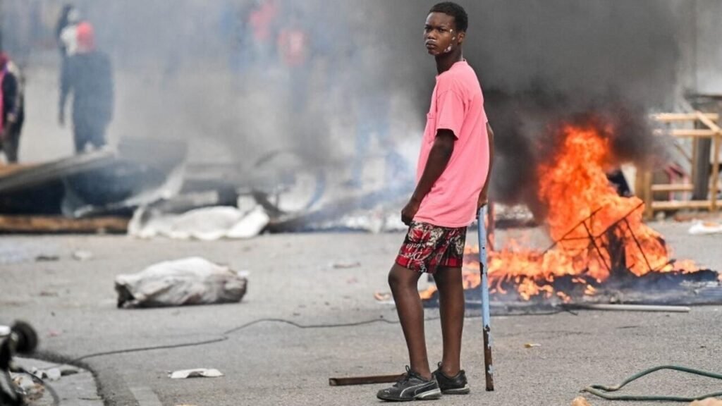 Henry pide calma ante las manifestaciones.