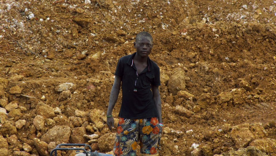 Surinam contra sus recursos.