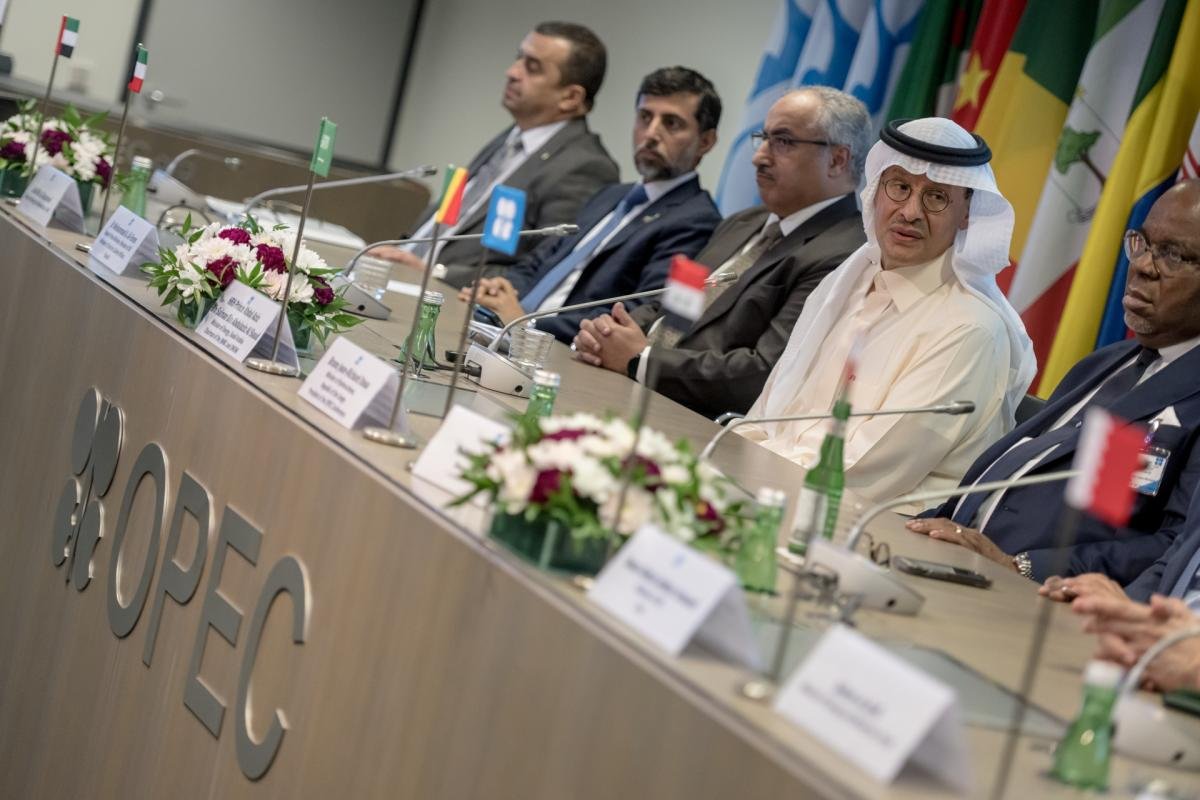 La divergencia entre la AIE y la OPEP es demasiado grande.