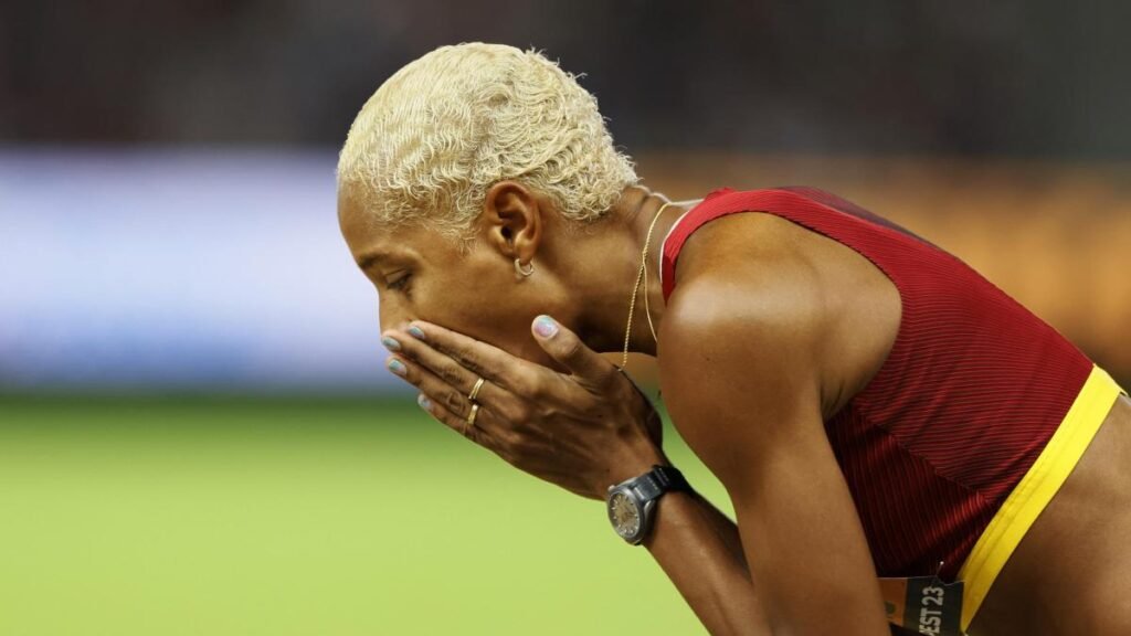 La campeona de triple salto Yulimar Rojas se perderá los Juegos Olímpicos por lesión.